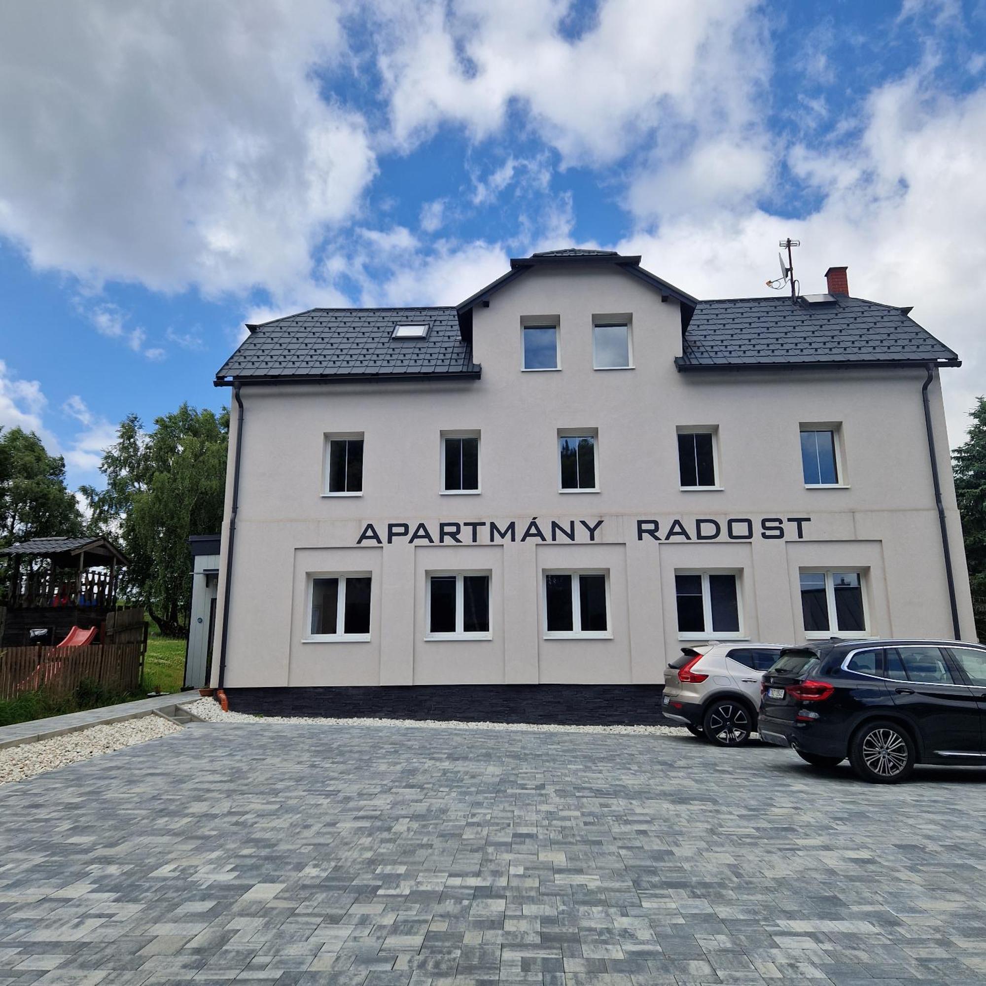 Apartmany Radost Kovarska Ngoại thất bức ảnh