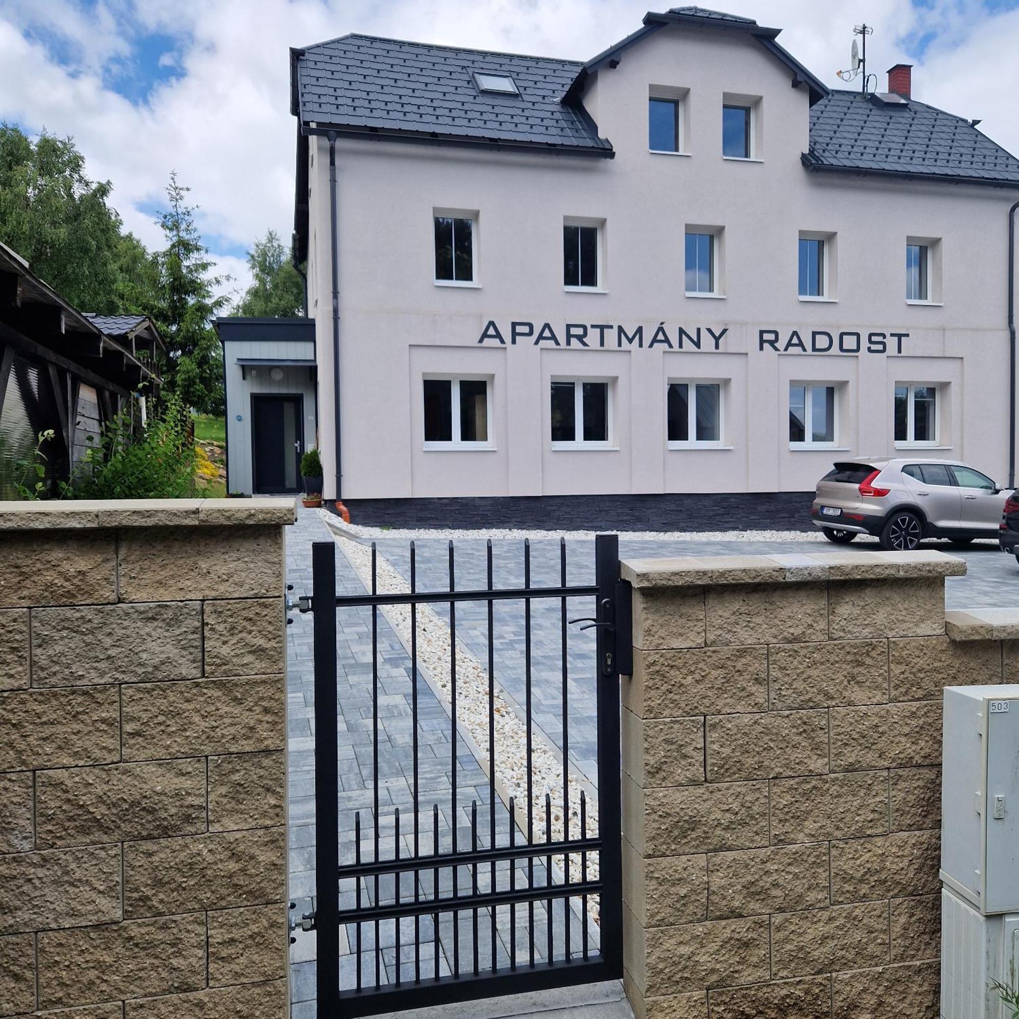 Apartmany Radost Kovarska Ngoại thất bức ảnh